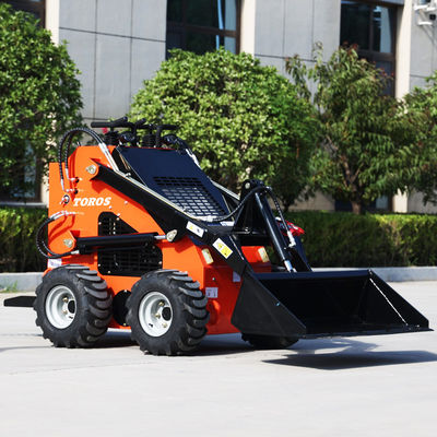OEM エネルギー効率の良い小型スタンドオン スキッドステア機器 2-4Mph 移動速度